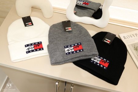 طاقية Tommy